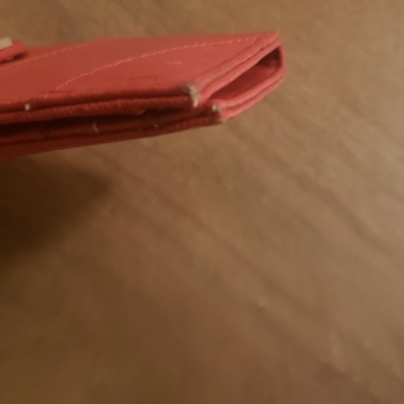 Vintage Red Guess bifold Wallet - Picture 8 of 8